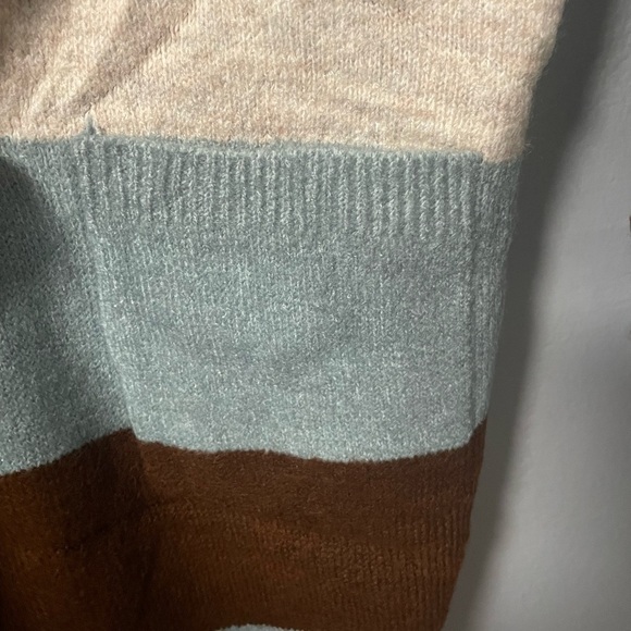 NWT Miracle Two Toned Color Block
Long Body Knit Open Cardigan. Size S/M - Picture 4 of 7